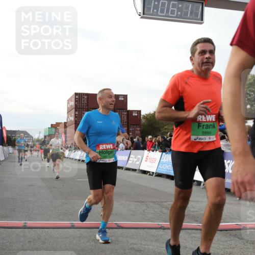 03.10.2025 - Köhlbrandbrückenlauf Yannick Fuchs http://msf.ph/oto/8983049 03.10.2025 16:06:09 Ziel 7296, 7343, 8064, 8539, 8813, 8886, 9100, 9378, 9451, 9483, 9596, 9626, 9633 meine-sportfotos.de