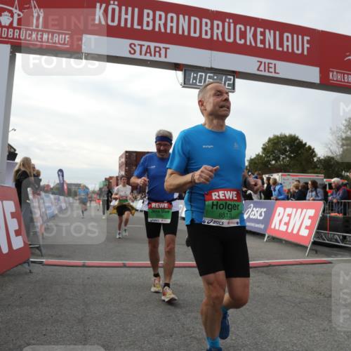 03.10.2025 - Köhlbrandbrückenlauf Yannick Fuchs http://msf.ph/oto/8983062 03.10.2025 16:06:10 Ziel 7296, 7343, 8064, 8539, 8813, 8886, 9100, 9451, 9483, 9596, 9626, 9633 meine-sportfotos.de