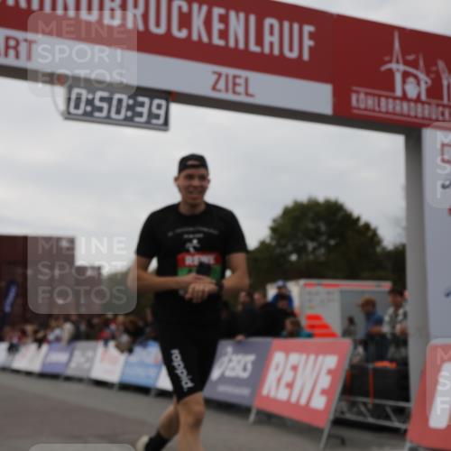 03.10.2025 - Köhlbrandbrückenlauf Yannick Fuchs http://msf.ph/oto/8983072 03.10.2025 15:50:38 Ziel 7020, 7036 meine-sportfotos.de