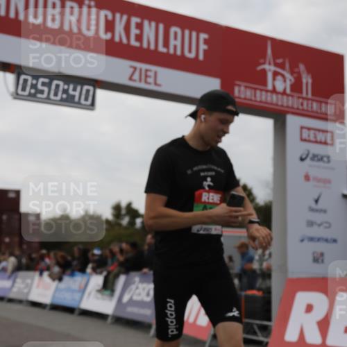 03.10.2025 - Köhlbrandbrückenlauf Yannick Fuchs http://msf.ph/oto/8983075 03.10.2025 15:50:38 Ziel 7020, 7036 meine-sportfotos.de