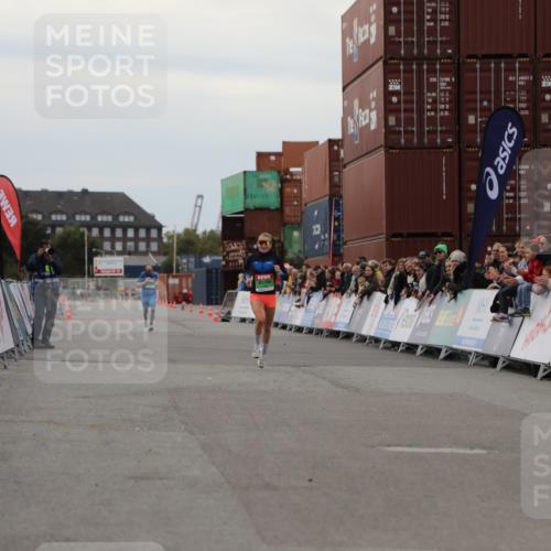 03.10.2025 - Köhlbrandbrückenlauf Yannick Fuchs http://msf.ph/oto/8983080 03.10.2025 15:50:40 Ziel 7020, 7036 meine-sportfotos.de
