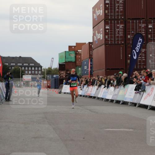 03.10.2025 - Köhlbrandbrückenlauf Yannick Fuchs http://msf.ph/oto/8983082 03.10.2025 15:50:40 Ziel 7020, 7036 meine-sportfotos.de