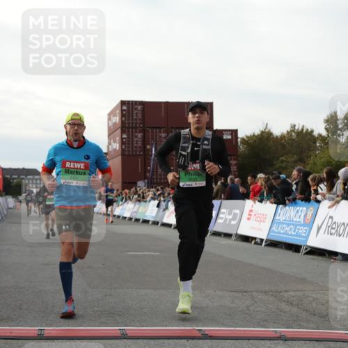 03.10.2025 - Köhlbrandbrückenlauf Yannick Fuchs http://msf.ph/oto/8983085 03.10.2025 16:06:13 Ziel 7296, 7343, 7601, 8064, 8802, 8991, 9100, 9451, 9483, 9596, 9633 meine-sportfotos.de