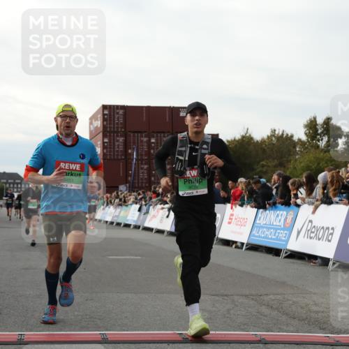03.10.2025 - Köhlbrandbrückenlauf Yannick Fuchs http://msf.ph/oto/8983087 03.10.2025 16:06:13 Ziel 7296, 7343, 7601, 8064, 8802, 8991, 9100, 9451, 9483, 9596, 9633 meine-sportfotos.de