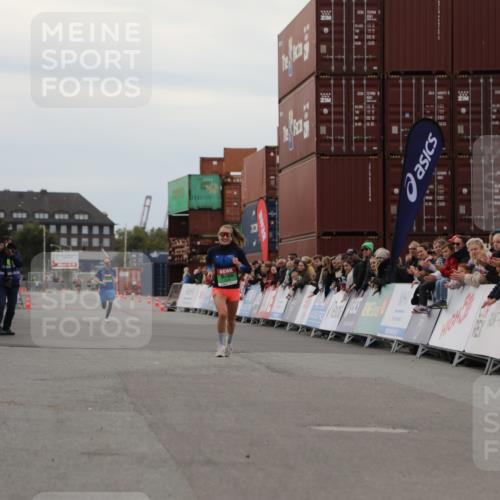 03.10.2025 - Köhlbrandbrückenlauf Yannick Fuchs http://msf.ph/oto/8983088 03.10.2025 15:50:40 Ziel 7020, 7036 meine-sportfotos.de