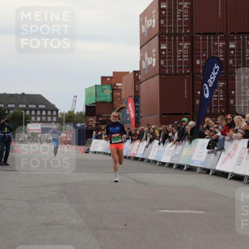 03.10.2025 - Köhlbrandbrückenlauf Yannick Fuchs http://msf.ph/oto/8983090 03.10.2025 15:50:41 Ziel 7020, 7036 meine-sportfotos.de