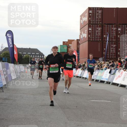 03.10.2025 - Köhlbrandbrückenlauf Yannick Fuchs http://msf.ph/oto/8983099 03.10.2025 16:06:14 Ziel 7296, 7343, 7601, 8064, 8802, 8803, 8804, 8805, 8991, 9100, 9451, 9483, 9633 meine-sportfotos.de