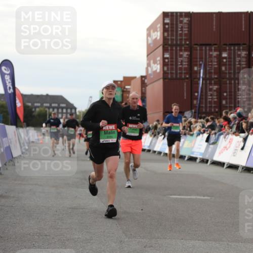 03.10.2025 - Köhlbrandbrückenlauf Yannick Fuchs http://msf.ph/oto/8983103 03.10.2025 16:06:15 Ziel 7296, 7343, 7601, 8064, 8802, 8803, 8804, 8805, 8991, 9451, 9483, 9633 meine-sportfotos.de