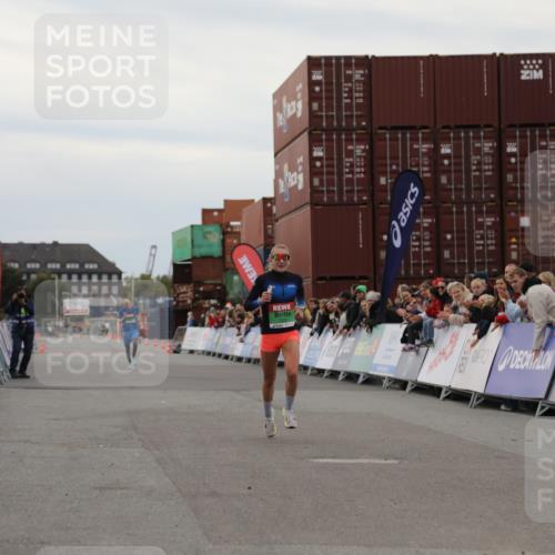03.10.2025 - Köhlbrandbrückenlauf Yannick Fuchs http://msf.ph/oto/8983104 03.10.2025 15:50:42 Ziel 7020, 7065 meine-sportfotos.de