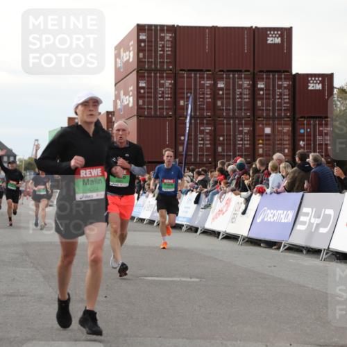 03.10.2025 - Köhlbrandbrückenlauf Yannick Fuchs http://msf.ph/oto/8983109 03.10.2025 16:06:15 Ziel 7296, 7343, 7601, 8064, 8802, 8803, 8804, 8805, 8991, 9451, 9483, 9633 meine-sportfotos.de