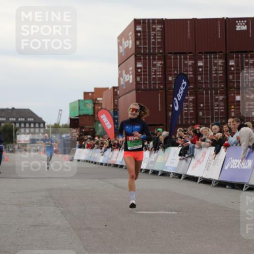 03.10.2025 - Köhlbrandbrückenlauf Yannick Fuchs http://msf.ph/oto/8983110 03.10.2025 15:50:43 Ziel 7020, 7065 meine-sportfotos.de