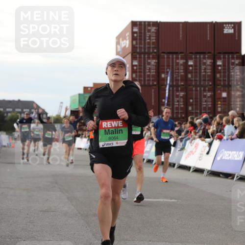 03.10.2025 - Köhlbrandbrückenlauf Yannick Fuchs http://msf.ph/oto/8983111 03.10.2025 16:06:16 Ziel 7343, 7601, 8064, 8802, 8803, 8804, 8805, 8991, 9451, 9483, 9633 meine-sportfotos.de