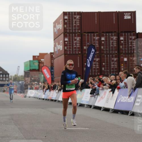 03.10.2025 - Köhlbrandbrückenlauf Yannick Fuchs http://msf.ph/oto/8983112 03.10.2025 15:50:43 Ziel 7020, 7065 meine-sportfotos.de