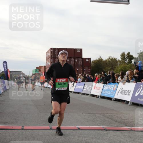 03.10.2025 - Köhlbrandbrückenlauf Yannick Fuchs http://msf.ph/oto/8983113 03.10.2025 16:06:16 Ziel 7343, 7601, 8064, 8802, 8803, 8804, 8805, 8991, 9451, 9483, 9633 meine-sportfotos.de
