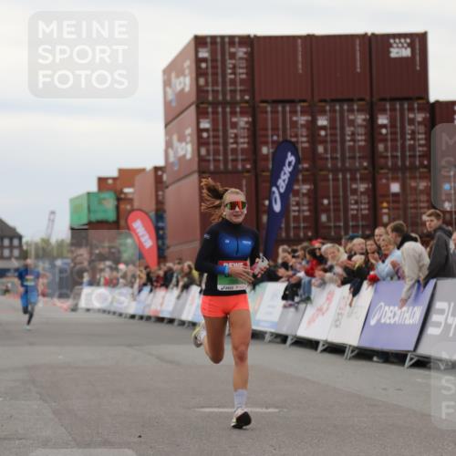 03.10.2025 - Köhlbrandbrückenlauf Yannick Fuchs http://msf.ph/oto/8983114 03.10.2025 15:50:43 Ziel 7020, 7065 meine-sportfotos.de