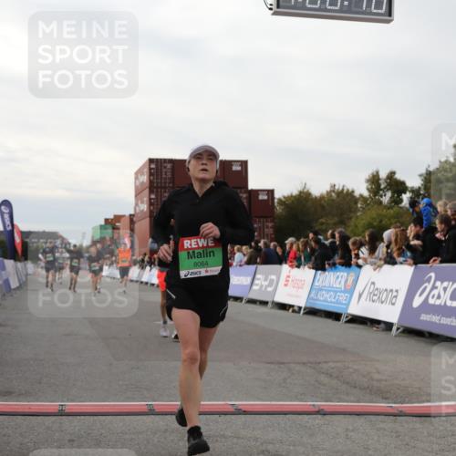 03.10.2025 - Köhlbrandbrückenlauf Yannick Fuchs http://msf.ph/oto/8983115 03.10.2025 16:06:16 Ziel 7343, 7601, 8064, 8802, 8803, 8804, 8805, 8991, 9451, 9483, 9633 meine-sportfotos.de