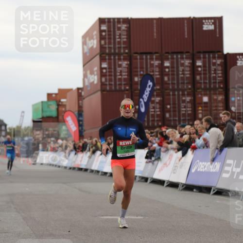 03.10.2025 - Köhlbrandbrückenlauf Yannick Fuchs http://msf.ph/oto/8983116 03.10.2025 15:50:43 Ziel 7020, 7065 meine-sportfotos.de
