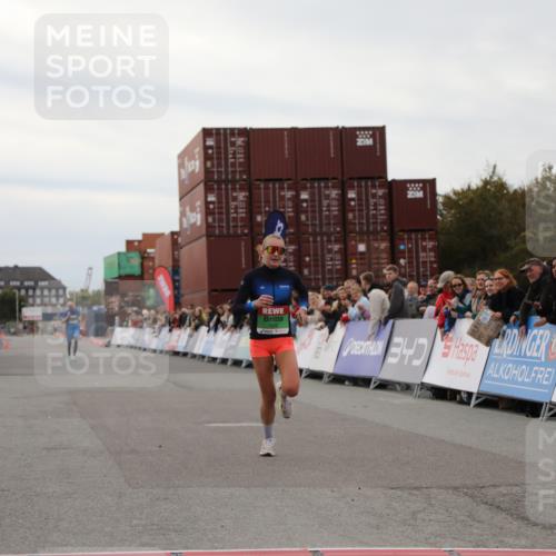 03.10.2025 - Köhlbrandbrückenlauf Yannick Fuchs http://msf.ph/oto/8983117 03.10.2025 15:50:43 Ziel 7020, 7065 meine-sportfotos.de