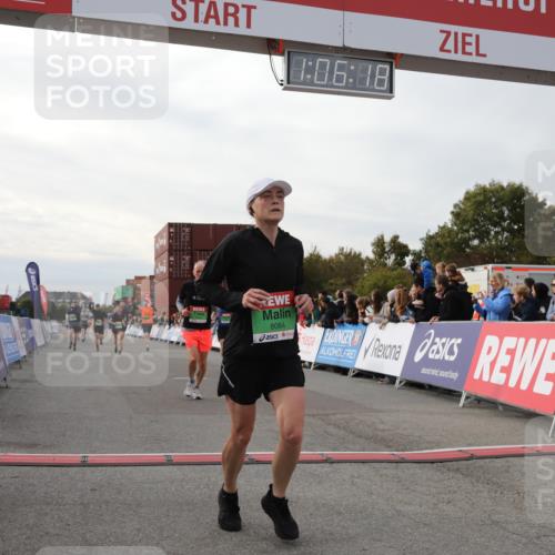 03.10.2025 - Köhlbrandbrückenlauf Yannick Fuchs http://msf.ph/oto/8983118 03.10.2025 16:06:17 Ziel 7576, 7601, 8064, 8802, 8803, 8804, 8805, 8991, 9483 meine-sportfotos.de