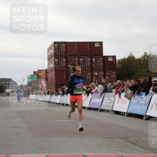 03.10.2025 - Köhlbrandbrückenlauf Yannick Fuchs http://msf.ph/oto/8983119 03.10.2025 15:50:44 Ziel 7020, 7065 meine-sportfotos.de