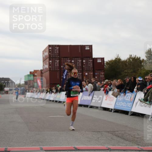 03.10.2025 - Köhlbrandbrückenlauf Yannick Fuchs http://msf.ph/oto/8983121 03.10.2025 15:50:44 Ziel 7020, 7065 meine-sportfotos.de