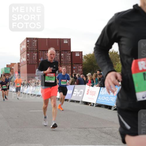 03.10.2025 - Köhlbrandbrückenlauf Yannick Fuchs http://msf.ph/oto/8983122 03.10.2025 16:06:17 Ziel 7576, 7601, 8064, 8802, 8803, 8804, 8805, 8991, 9483 meine-sportfotos.de
