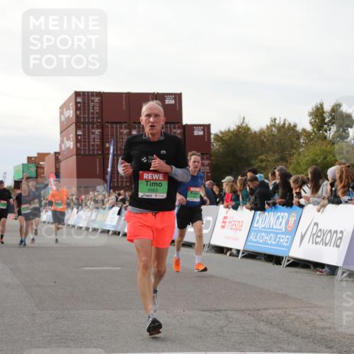 03.10.2025 - Köhlbrandbrückenlauf Yannick Fuchs http://msf.ph/oto/8983125 03.10.2025 16:06:17 Ziel 7576, 7601, 8064, 8802, 8803, 8804, 8805, 8991, 9483 meine-sportfotos.de