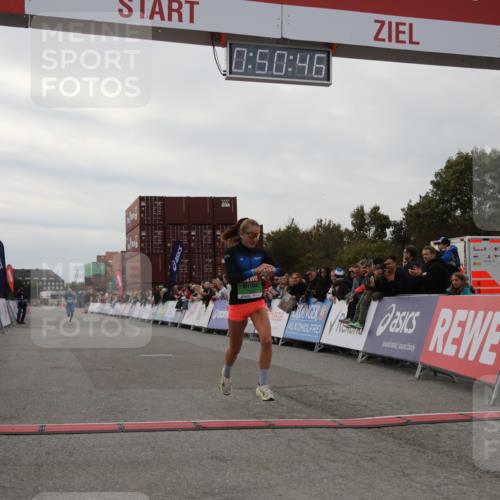 03.10.2025 - Köhlbrandbrückenlauf Yannick Fuchs http://msf.ph/oto/8983126 03.10.2025 15:50:44 Ziel 7020, 7065 meine-sportfotos.de