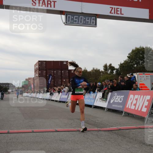 03.10.2025 - Köhlbrandbrückenlauf Yannick Fuchs http://msf.ph/oto/8983128 03.10.2025 15:50:44 Ziel 7020, 7065 meine-sportfotos.de