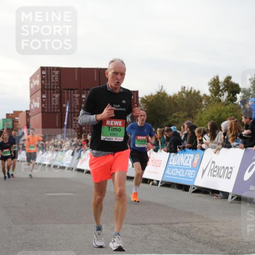 03.10.2025 - Köhlbrandbrückenlauf Yannick Fuchs http://msf.ph/oto/8983129 03.10.2025 16:06:18 Ziel 7576, 7601, 8064, 8802, 8803, 8804, 8805, 8991, 9483, 9572 meine-sportfotos.de