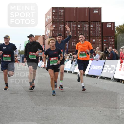 03.10.2025 - Köhlbrandbrückenlauf Yannick Fuchs http://msf.ph/oto/8983144 03.10.2025 16:06:20 Ziel 7576, 7601, 8802, 8803, 8804, 8805, 8991, 9483, 9572 meine-sportfotos.de