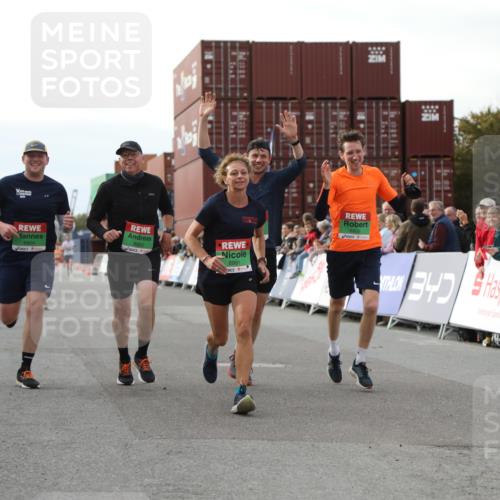 03.10.2025 - Köhlbrandbrückenlauf Yannick Fuchs http://msf.ph/oto/8983148 03.10.2025 16:06:21 Ziel 7576, 7601, 8802, 8803, 8804, 8805, 8991, 9483, 9572 meine-sportfotos.de