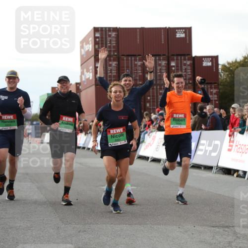 03.10.2025 - Köhlbrandbrückenlauf Yannick Fuchs http://msf.ph/oto/8983150 03.10.2025 16:06:21 Ziel 7576, 7601, 8802, 8803, 8804, 8805, 8991, 9483, 9572 meine-sportfotos.de