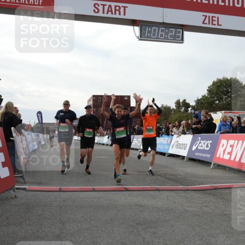03.10.2025 - Köhlbrandbrückenlauf Yannick Fuchs http://msf.ph/oto/8983157 03.10.2025 16:06:21 Ziel 7576, 7601, 8802, 8803, 8804, 8805, 8991, 9483, 9572 meine-sportfotos.de