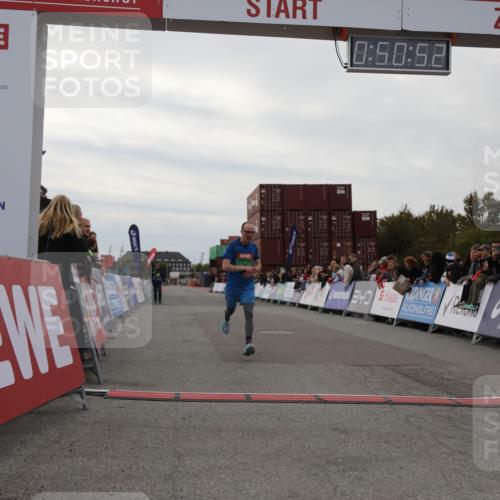 03.10.2025 - Köhlbrandbrückenlauf Yannick Fuchs http://msf.ph/oto/8983162 03.10.2025 15:50:50 Ziel 7065 meine-sportfotos.de