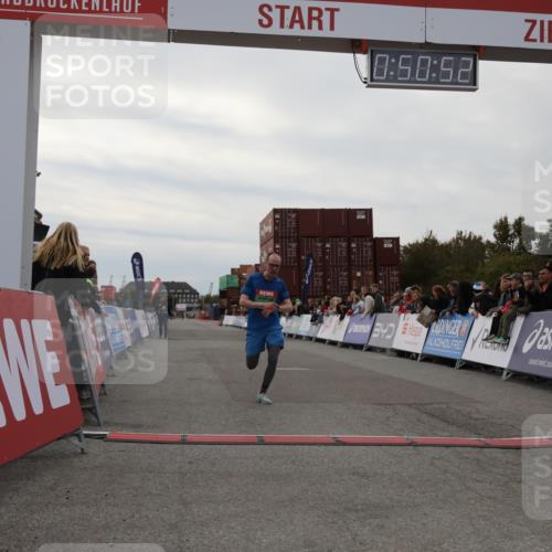03.10.2025 - Köhlbrandbrückenlauf Yannick Fuchs http://msf.ph/oto/8983164 03.10.2025 15:50:50 Ziel 7065 meine-sportfotos.de