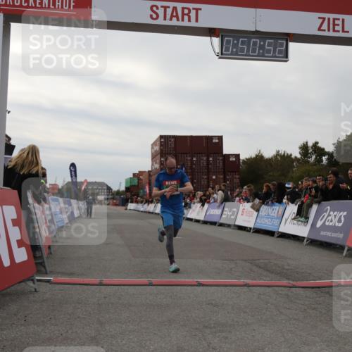 03.10.2025 - Köhlbrandbrückenlauf Yannick Fuchs http://msf.ph/oto/8983167 03.10.2025 15:50:50 Ziel 7065 meine-sportfotos.de