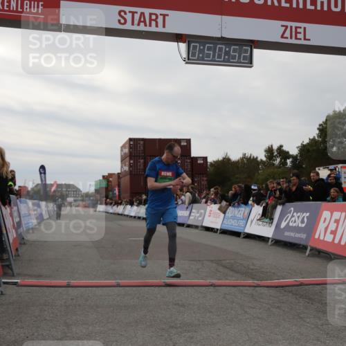 03.10.2025 - Köhlbrandbrückenlauf Yannick Fuchs http://msf.ph/oto/8983171 03.10.2025 15:50:51 Ziel 7065 meine-sportfotos.de