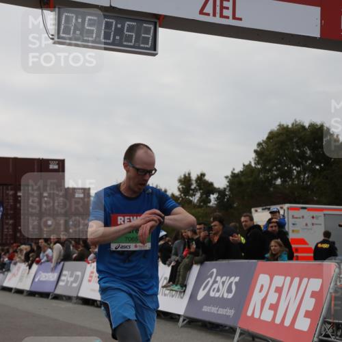 03.10.2025 - Köhlbrandbrückenlauf Yannick Fuchs http://msf.ph/oto/8983177 03.10.2025 15:50:51 Ziel 7065 meine-sportfotos.de