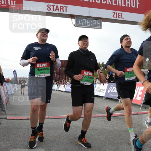 03.10.2025 - Köhlbrandbrückenlauf Yannick Fuchs http://msf.ph/oto/8983178 03.10.2025 16:06:23 Ziel 7576, 7601, 8802, 8803, 8804, 8805, 8991, 9572 meine-sportfotos.de