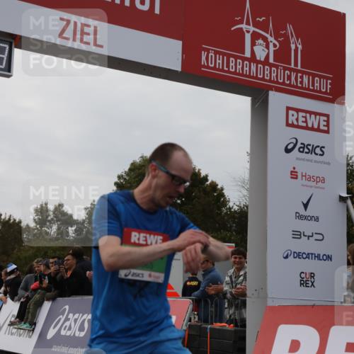 03.10.2025 - Köhlbrandbrückenlauf Yannick Fuchs http://msf.ph/oto/8983179 03.10.2025 15:50:52 Ziel 7065 meine-sportfotos.de