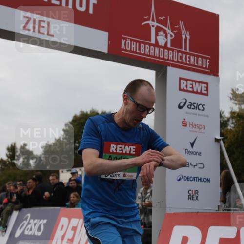 03.10.2025 - Köhlbrandbrückenlauf Yannick Fuchs http://msf.ph/oto/8983181 03.10.2025 15:50:52 Ziel 7065 meine-sportfotos.de