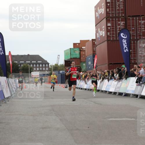 03.10.2025 - Köhlbrandbrückenlauf Yannick Fuchs http://msf.ph/oto/8983183 03.10.2025 15:51:17 Ziel 7250, 9564 meine-sportfotos.de