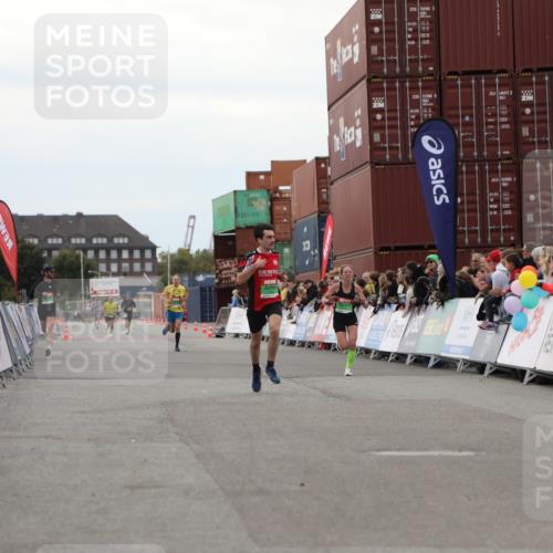 03.10.2025 - Köhlbrandbrückenlauf Yannick Fuchs http://msf.ph/oto/8983184 03.10.2025 15:51:18 Ziel 7050, 7250, 9564 meine-sportfotos.de