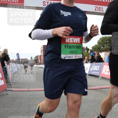 03.10.2025 - Köhlbrandbrückenlauf Yannick Fuchs http://msf.ph/oto/8983186 03.10.2025 16:06:23 Ziel 7576, 7601, 8802, 8803, 8804, 8805, 8991, 9572 meine-sportfotos.de