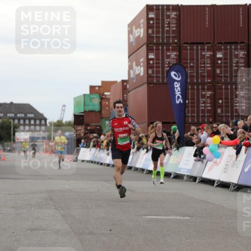 03.10.2025 - Köhlbrandbrückenlauf Yannick Fuchs http://msf.ph/oto/8983191 03.10.2025 15:51:19 Ziel 7050, 7250, 9564 meine-sportfotos.de