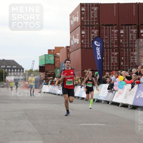 03.10.2025 - Köhlbrandbrückenlauf Yannick Fuchs http://msf.ph/oto/8983193 03.10.2025 15:51:19 Ziel 7050, 7250, 9564 meine-sportfotos.de