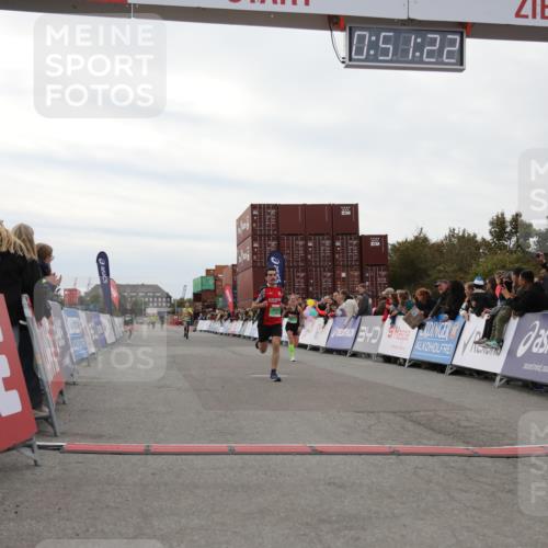 03.10.2025 - Köhlbrandbrückenlauf Yannick Fuchs http://msf.ph/oto/8983194 03.10.2025 15:51:20 Ziel 7050, 7250, 9564 meine-sportfotos.de