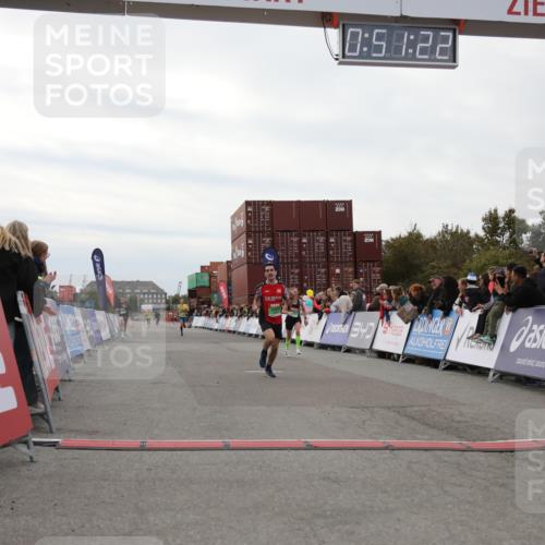 03.10.2025 - Köhlbrandbrückenlauf Yannick Fuchs http://msf.ph/oto/8983197 03.10.2025 15:51:20 Ziel 7050, 7250, 9564 meine-sportfotos.de