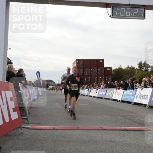 03.10.2025 - Köhlbrandbrückenlauf Yannick Fuchs http://msf.ph/oto/8983204 03.10.2025 16:06:25 Ziel 7576, 8802, 8803, 8804, 8805, 8991, 9572 meine-sportfotos.de